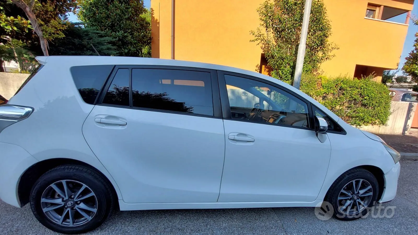 Toyota Verso 2013 photo 2