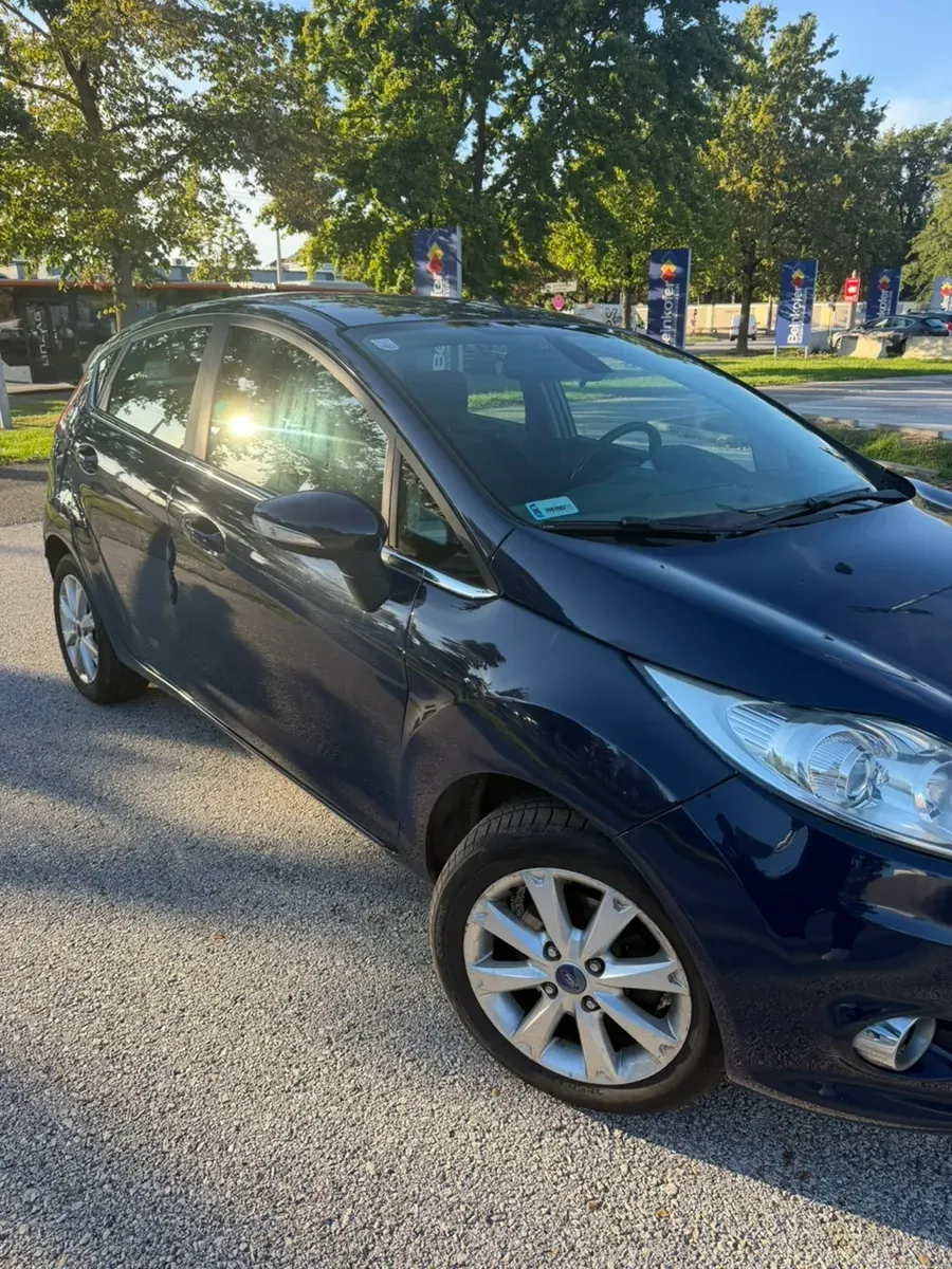 Ford Fiesta 2009 photo 2