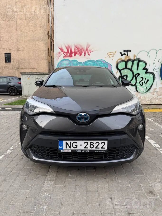 Toyota C-Hr 2022 photo 2