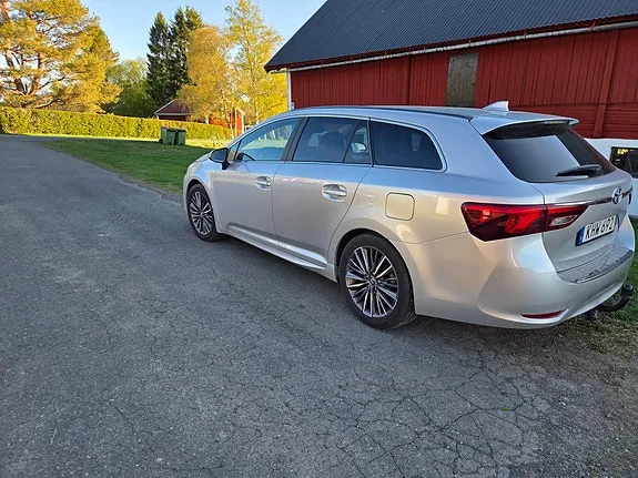 Toyota Avensis 2017 photo 2