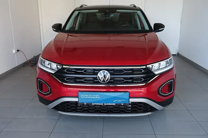 Volkswagen T-Roc 2023 photo 2