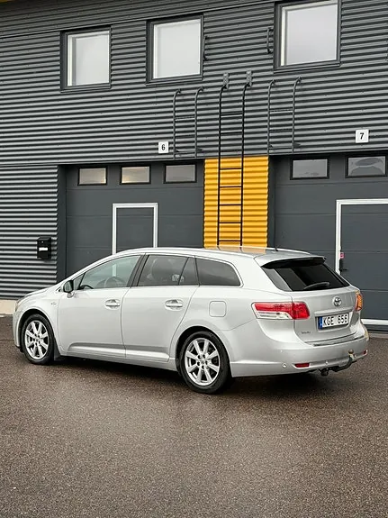 Toyota Avensis 2010 photo 3
