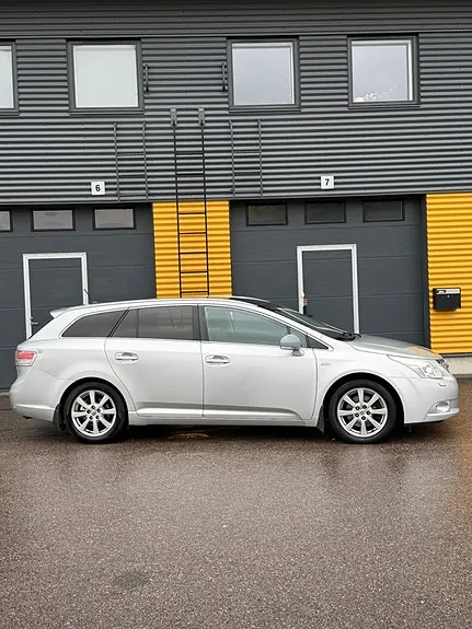 Toyota Avensis 2010 photo 5