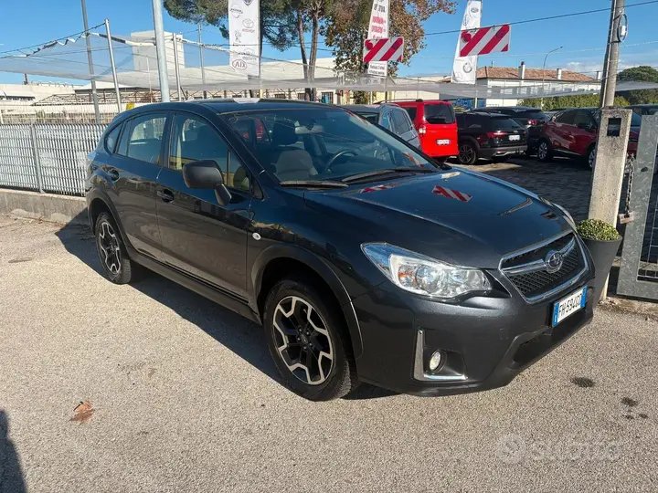 Subaru Xv 2017 photo 2