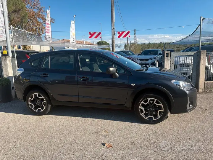 Subaru Xv 2017 photo 3