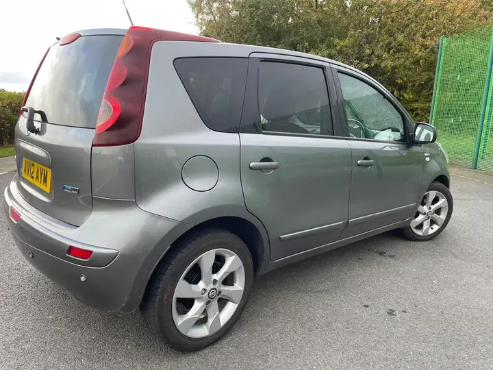 Nissan Note 2012 photo 4