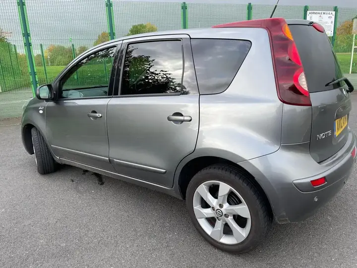 Nissan Note 2012 photo 5