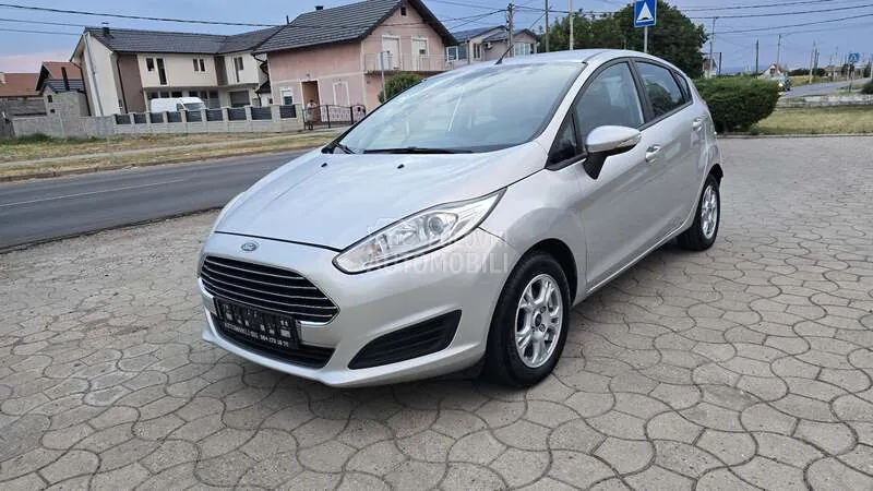 Ford Fiesta 2015 photo 2
