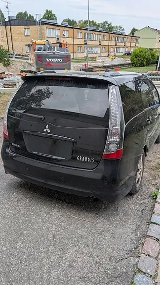 Mitsubishi Grandis 2008 photo 2