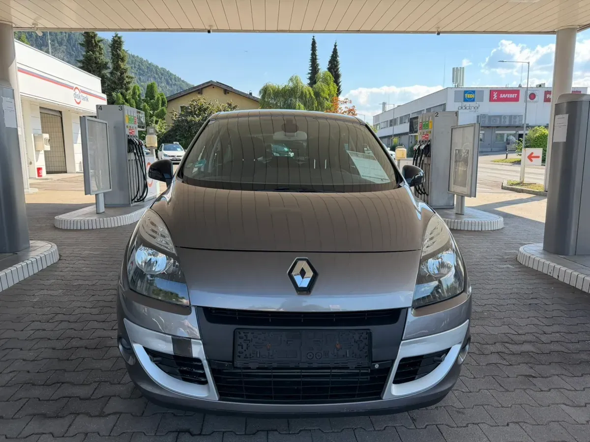 Renault Scenic 2011 photo 2
