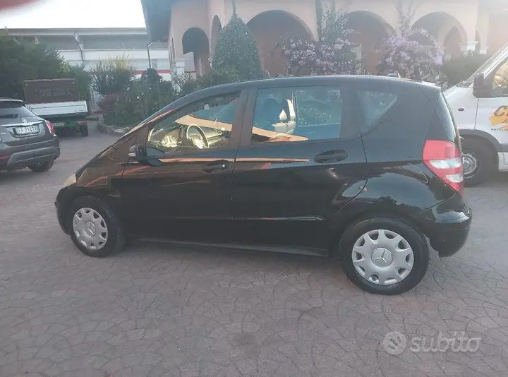 Mercedes-Benz A 2010 photo 4