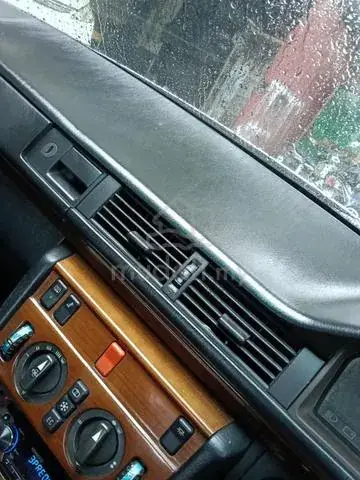 Mercedes-Benz 230E