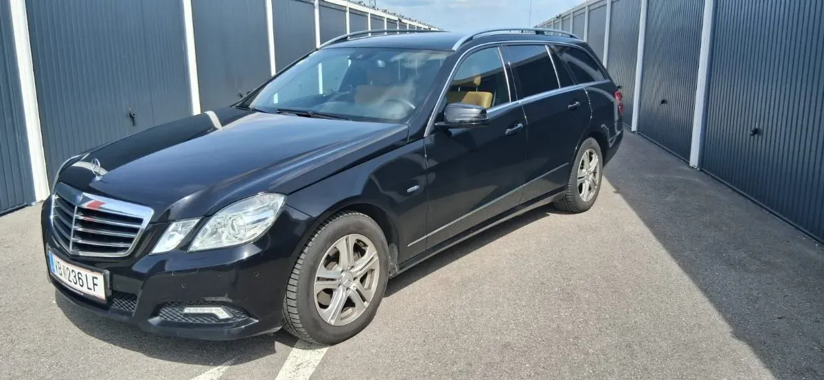 Mercedes-Benz E-Class 2011 photo 2