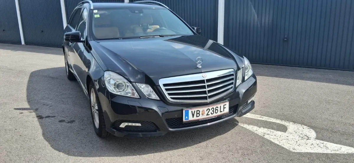 Mercedes-Benz E-Class 2011 photo 3