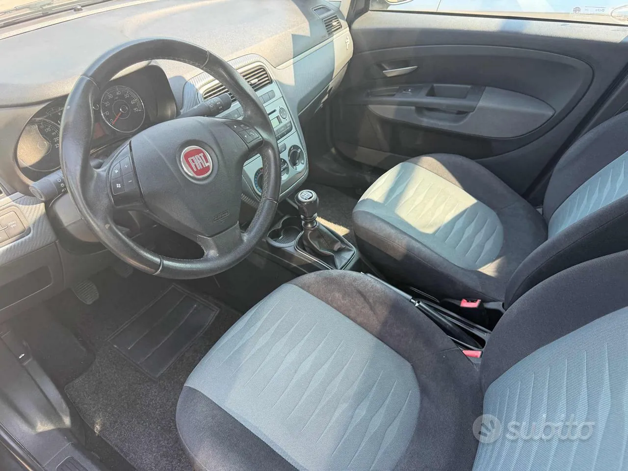 Fiat Grande Punto 2010 photo 5