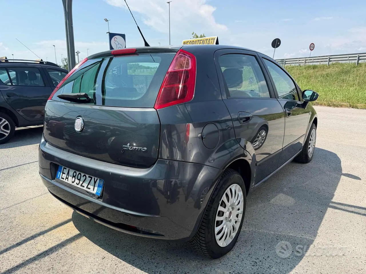 Fiat Grande Punto 2010 photo 3