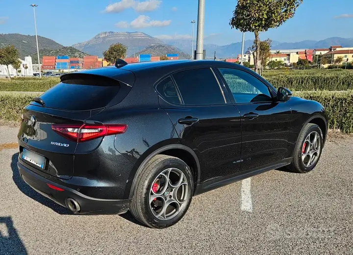 Alfa Romeo Stelvio 2018 photo 2