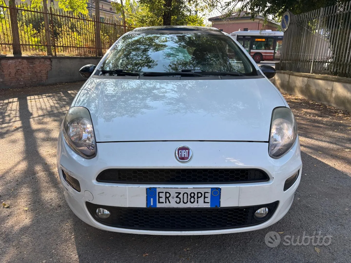 Fiat Grande Punto 2013 photo 2