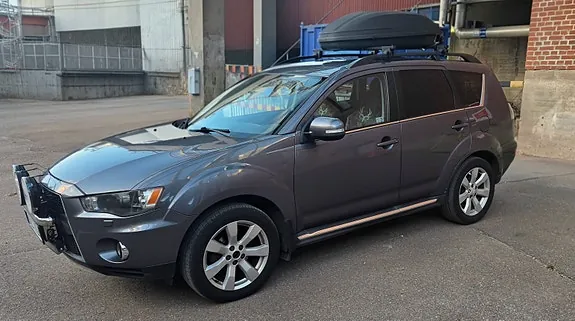 Mitsubishi Outlander 2011 photo 2
