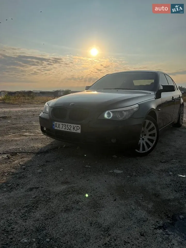 BMW 5 Series 2004 photo 2