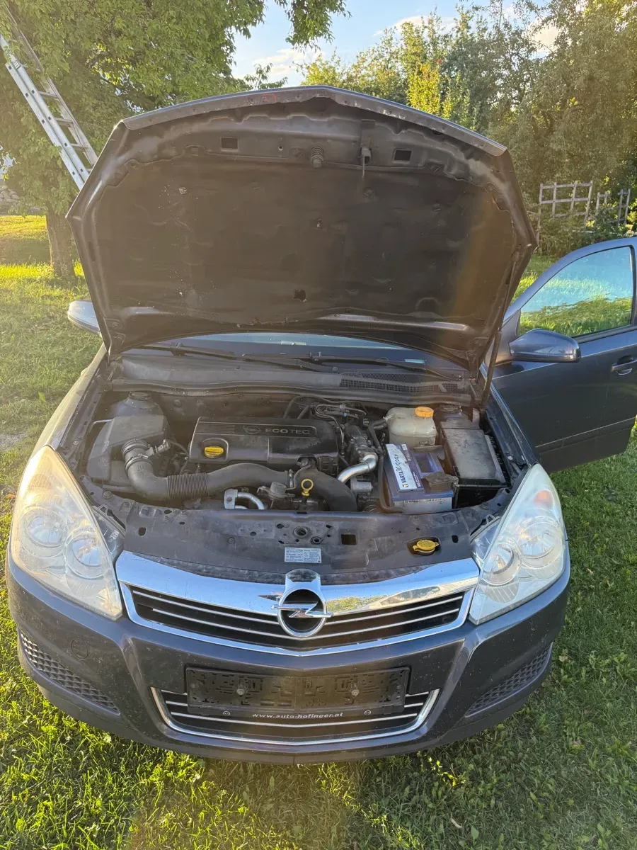 Opel Astra 2009 photo 3