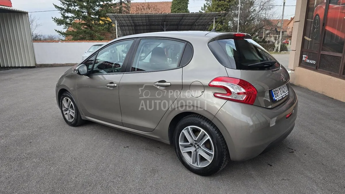Peugeot 208 2014 photo 4