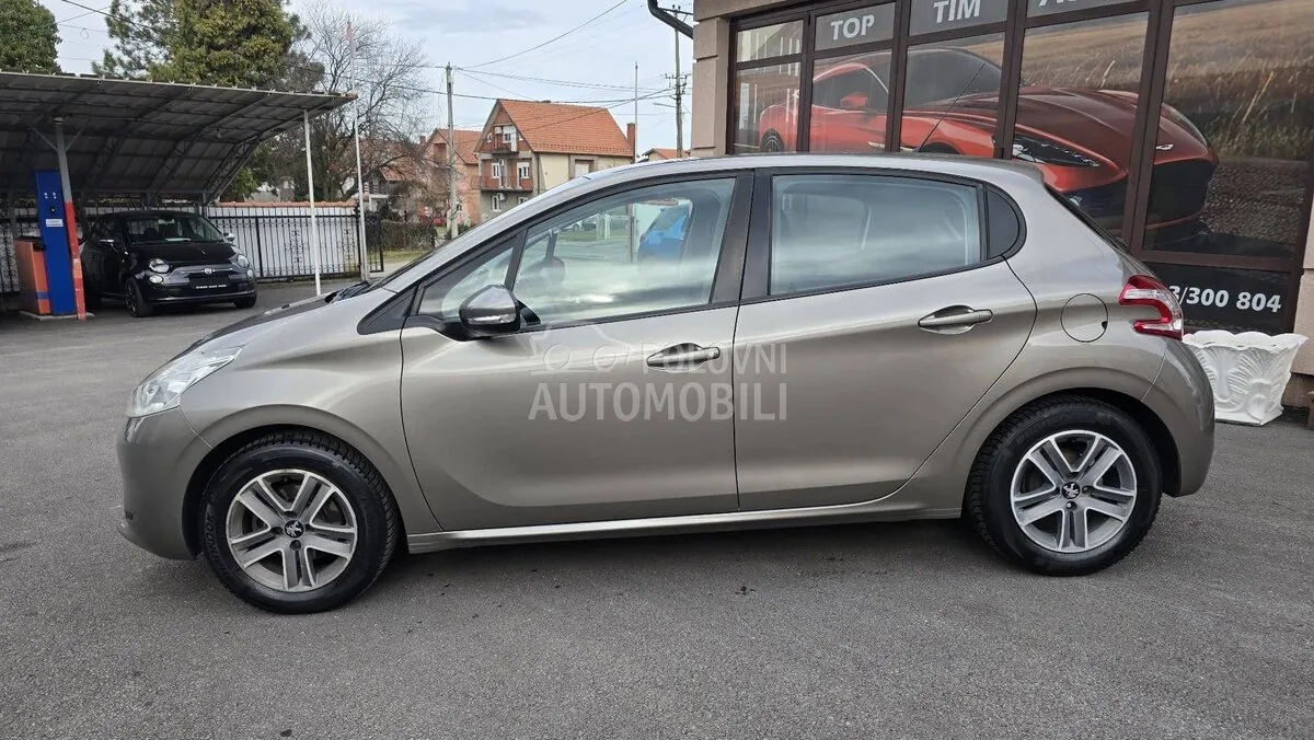 Peugeot 208 2014 photo 3