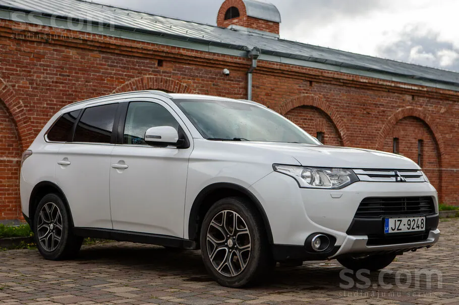 Mitsubishi Outlander 2015 photo 2