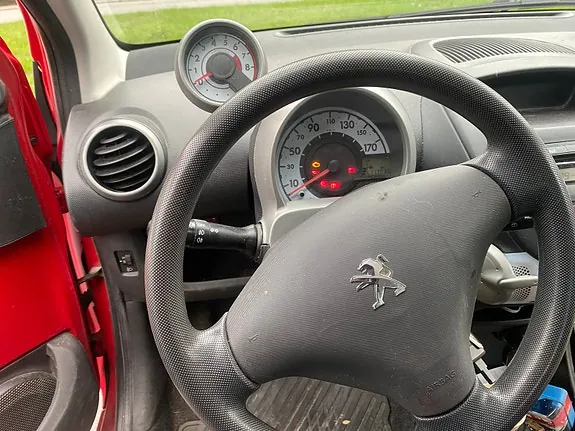 Peugeot 107 2012 photo 3
