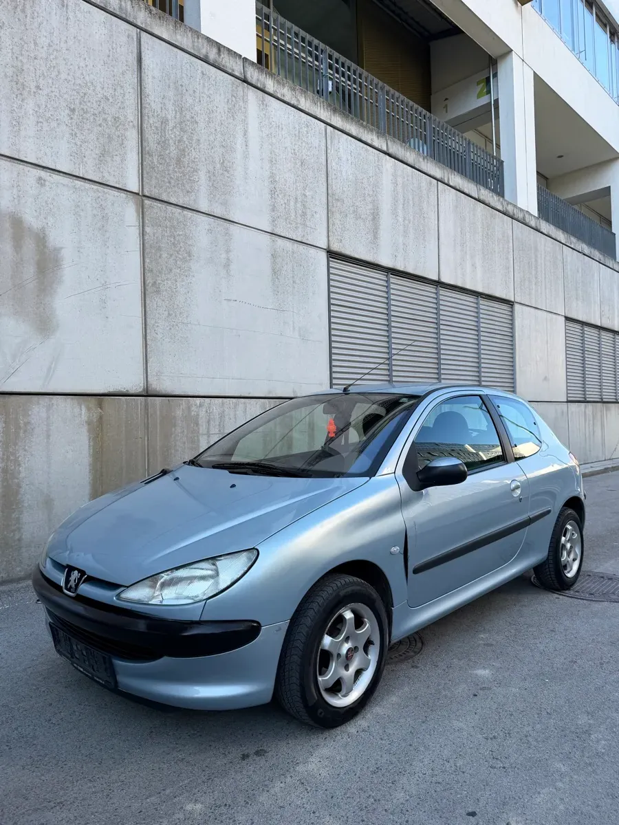 Peugeot 206 2003 photo 2