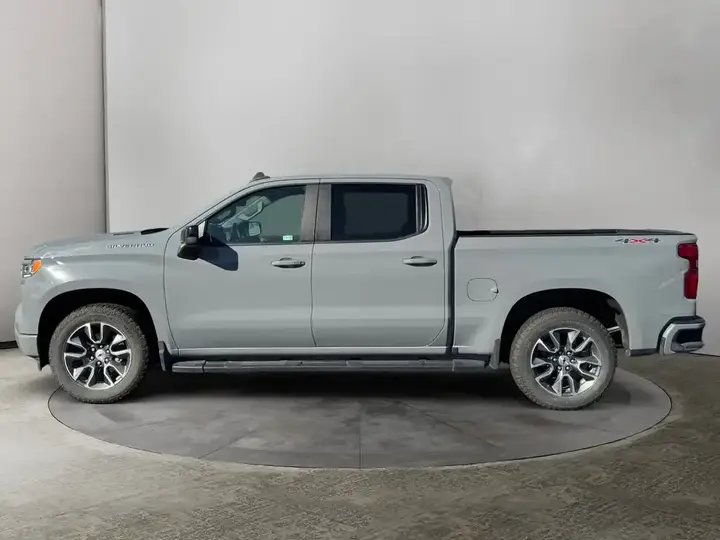 Chevrolet Silverado 1500 2024 photo 2