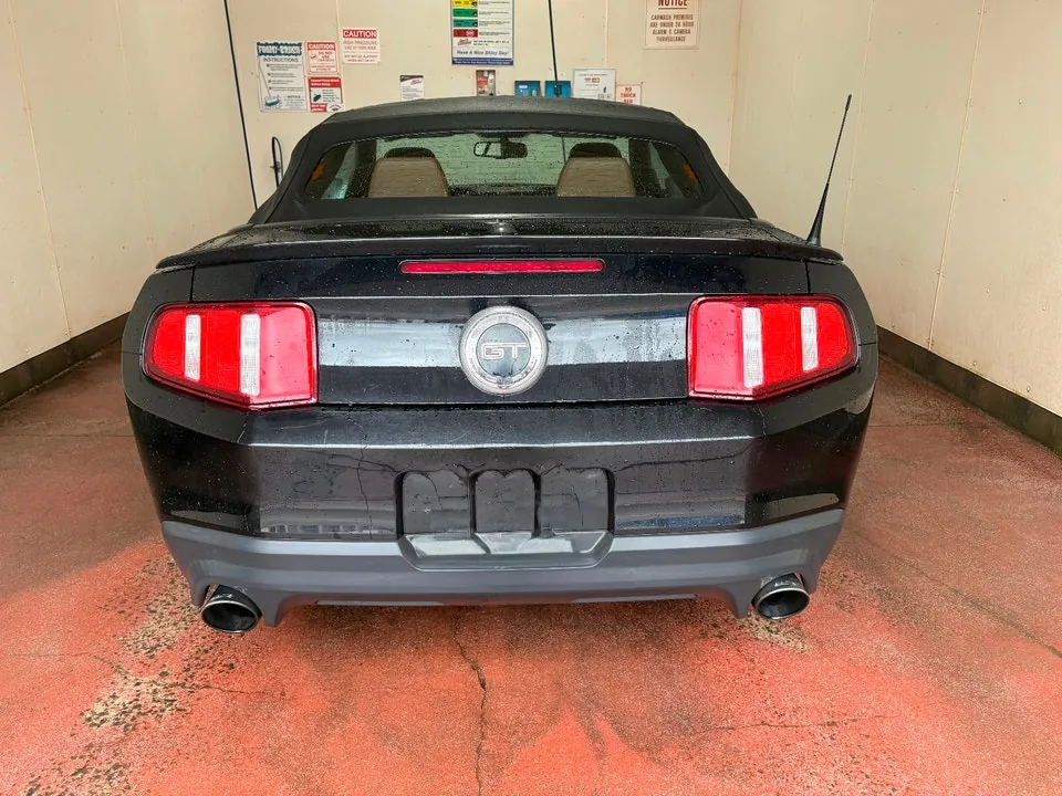 Ford Mustang 2011 photo 2