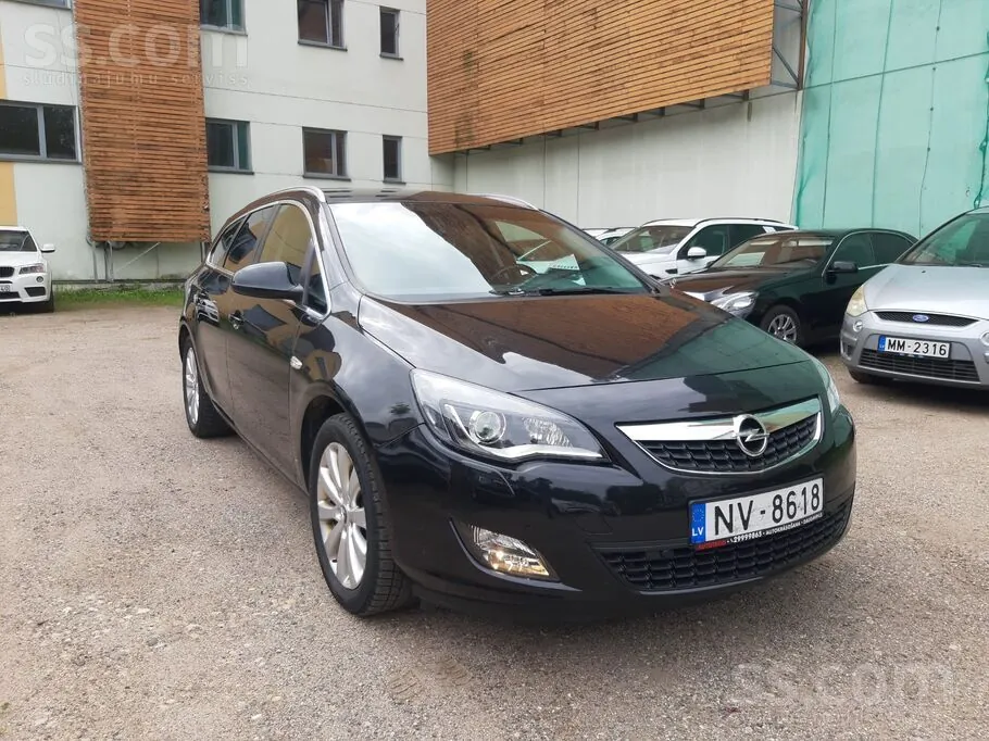 Opel Astra 2012 photo 2