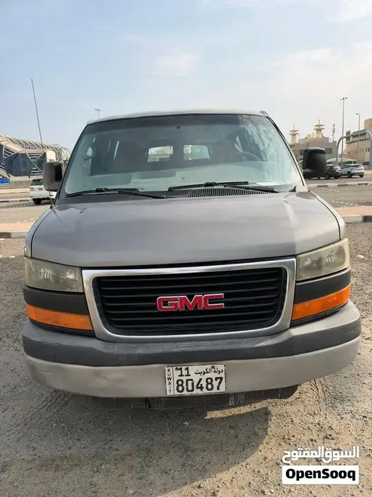 GMC Savana 2012 photo 2