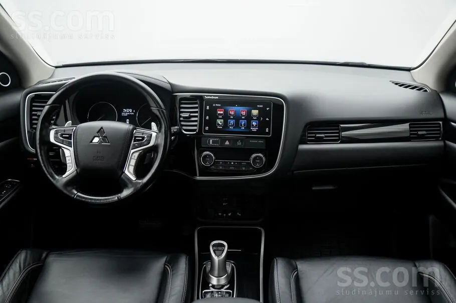 Mitsubishi Outlander 2017 photo 2