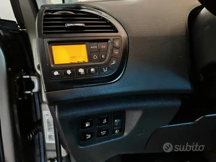 Citroen C4 2011 photo 4