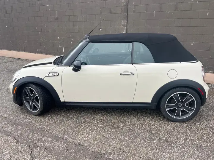 Mini Cooper S 2012 photo 2