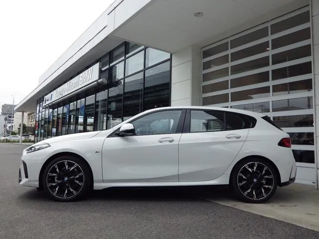 BMW 1 Series Hatchback 2025 photo 4