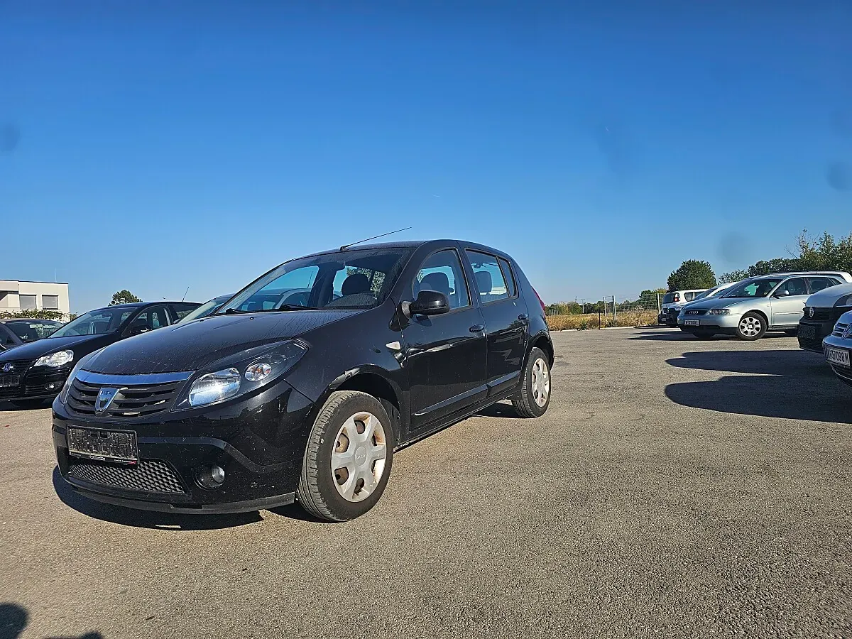 Dacia Sandero 2011 photo 2