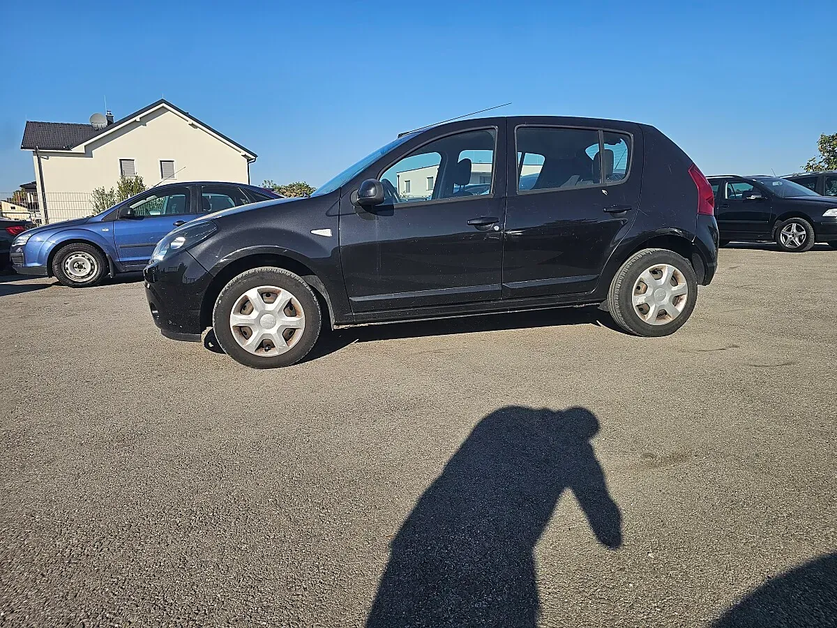 Dacia Sandero 2011 photo 3