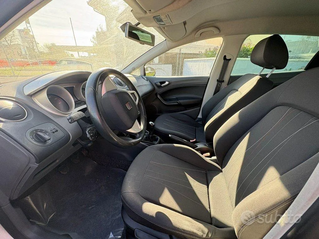 Seat Ibiza 2011 photo 3