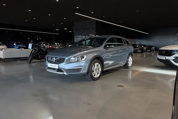 Volvo V60 Cross Country 2017 photo 2