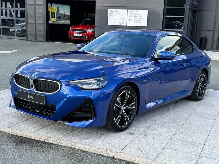 BMW 2 Series photo 3