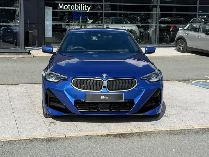 BMW 2 Series photo 2