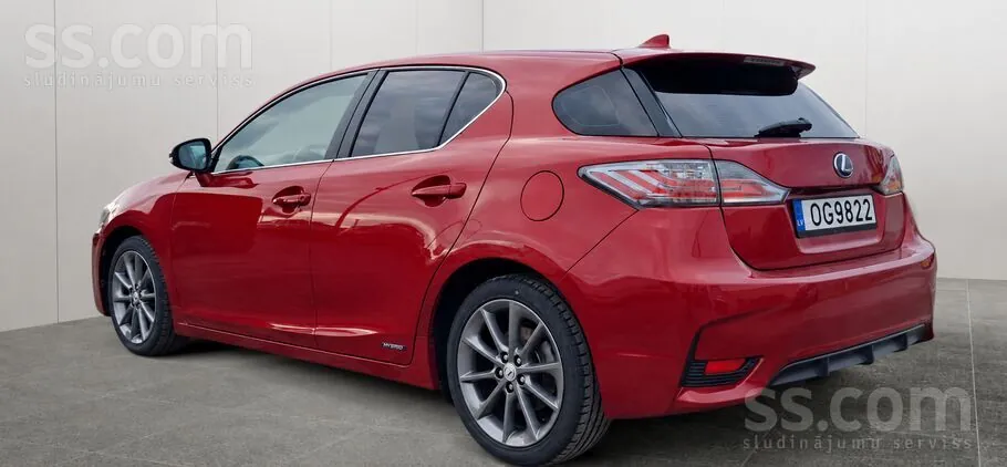 Lexus Ct200H 2014 photo 2