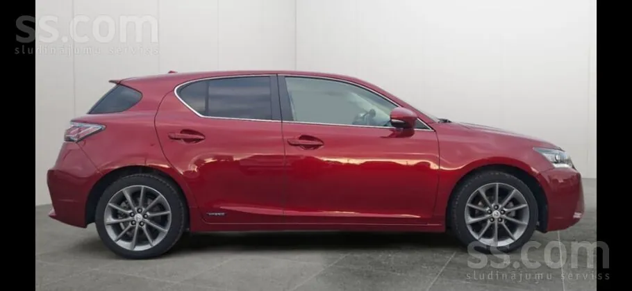 Lexus Ct200H 2014 photo 3