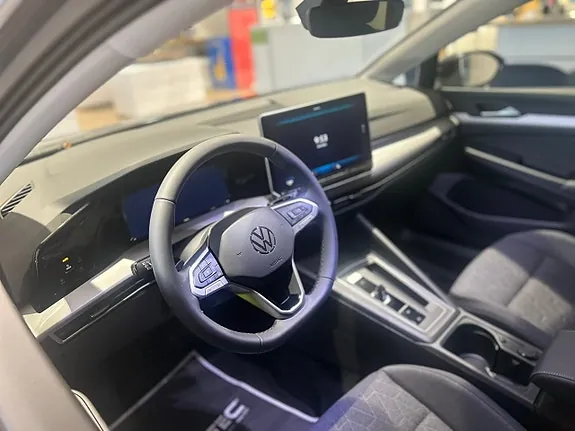 Volkswagen Golf I 2026 photo 4