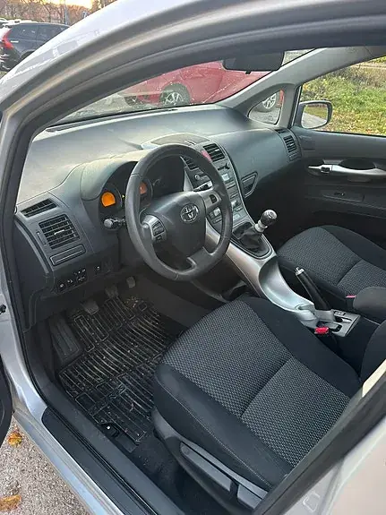 Toyota Auris 2010 photo 5