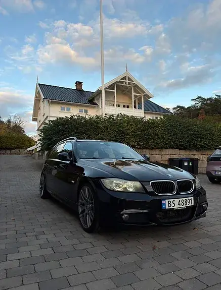 BMW 318D 2009 photo 2