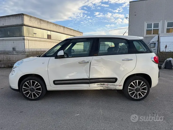 Fiat 500L 2013 photo 4
